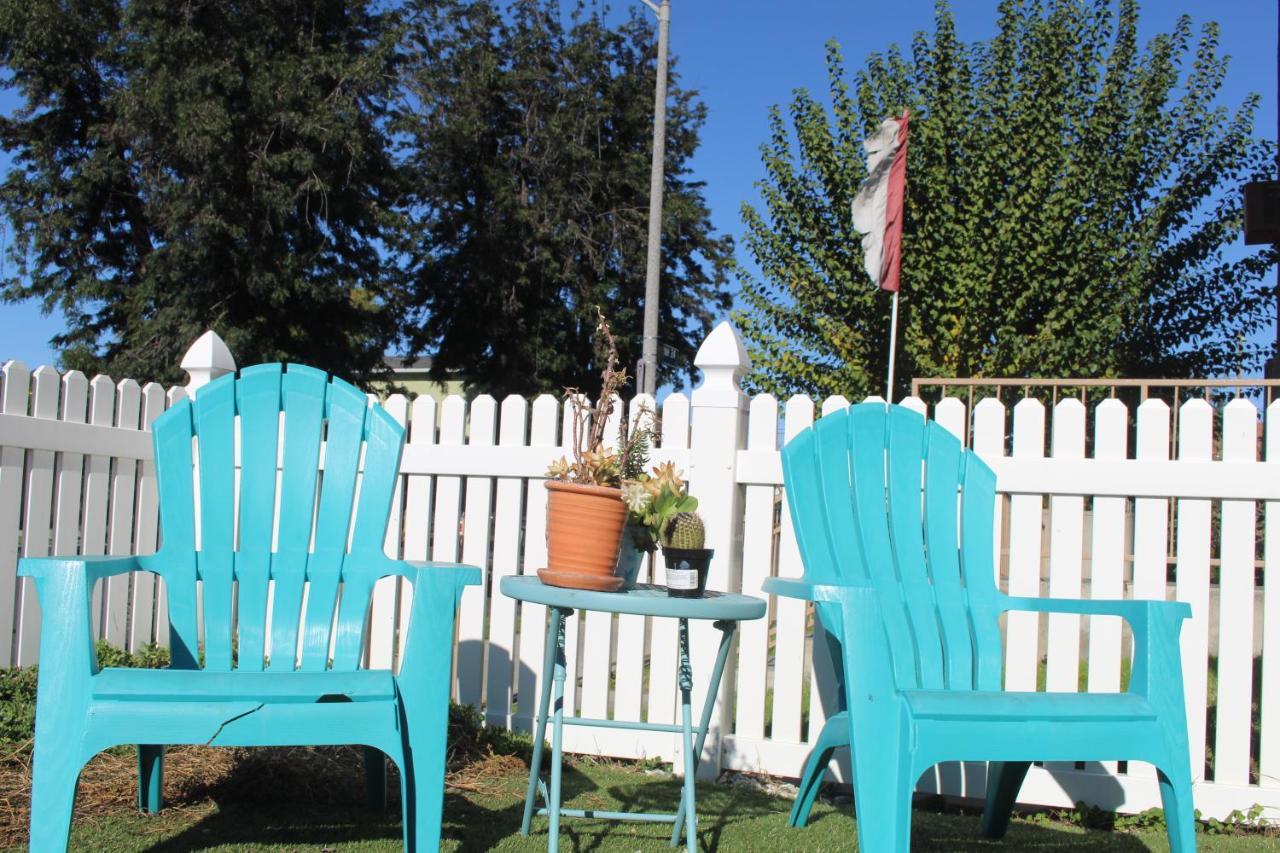 240 Usc Turquoise House Bed and Breakfast Los Angeles Exteriör bild